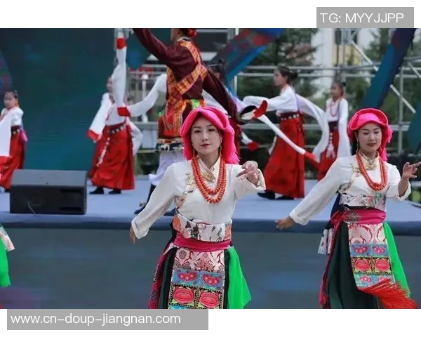 敬老月里展风貌 青海举办第十届全民健身广场舞、锅庄舞大赛